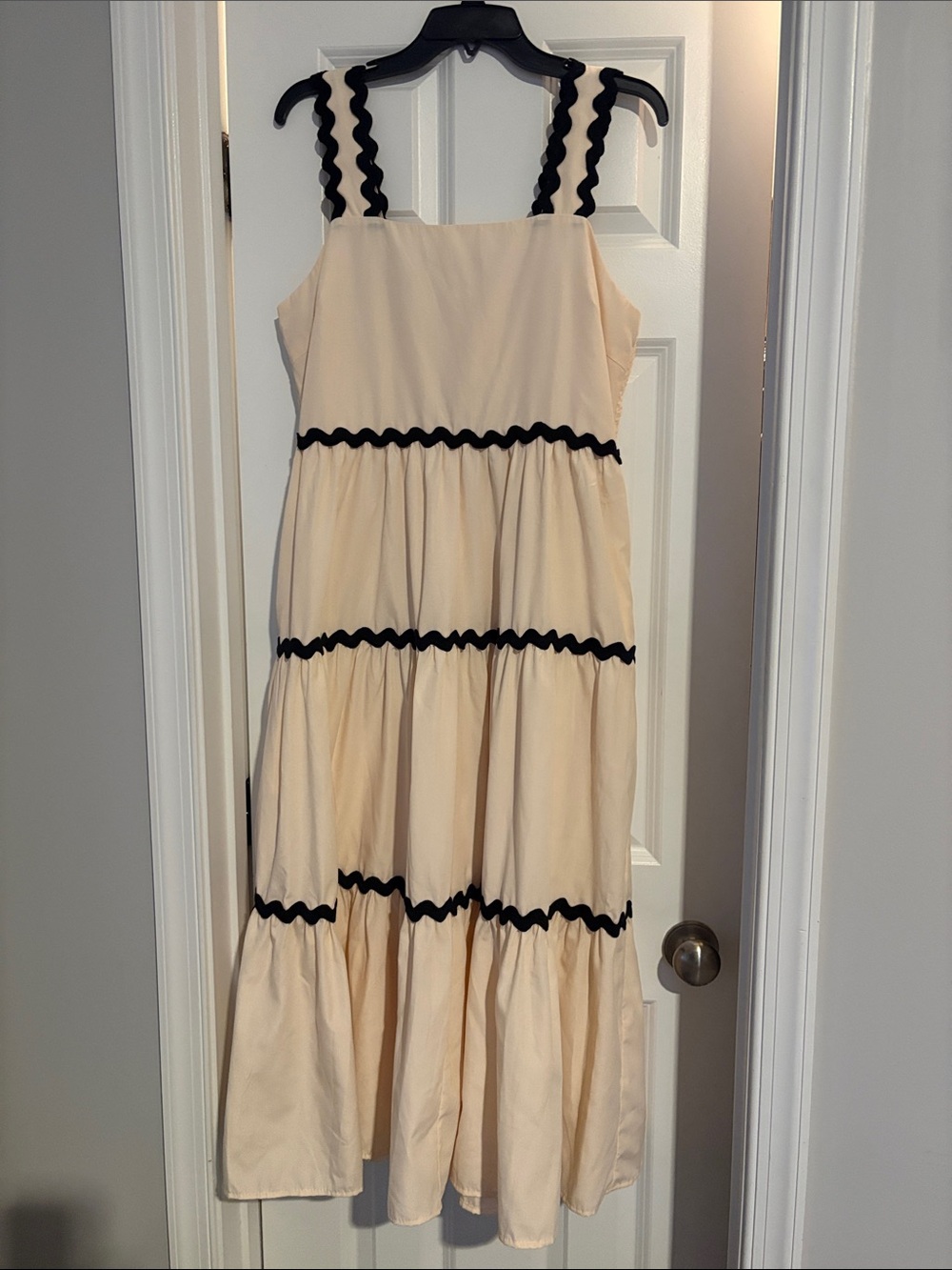 Entro- women’s Cream Tiered Dress with Black Trim
